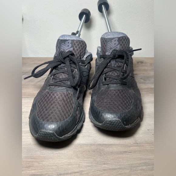 New Balance Women's Black and Grey Athletic Running Sneakers, Size 7.5 - Picture 2 of 7